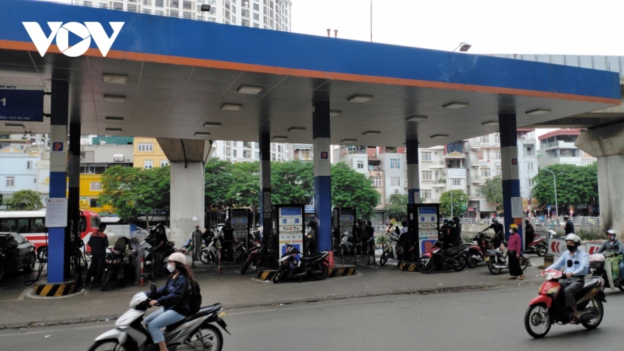 Retail petrol prices up again to close to VND25,000 per litre