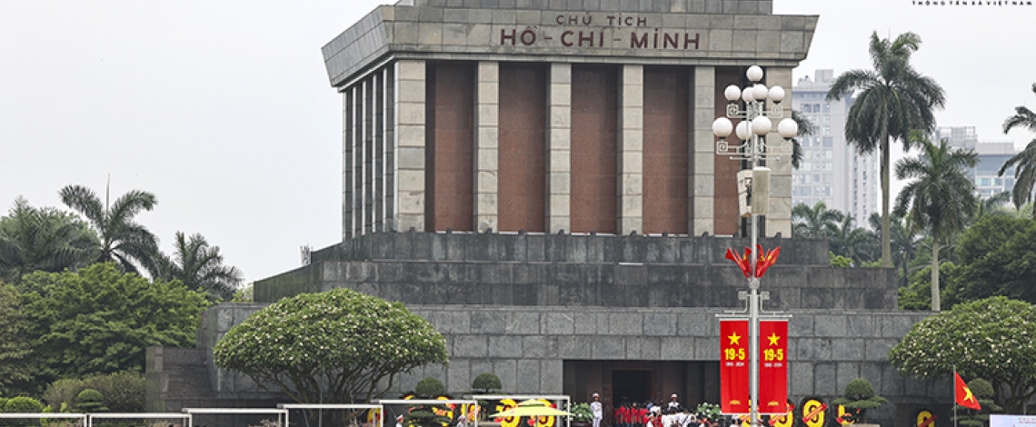 Thousands visit Ho Chi Minh Mausoleum on his birthday