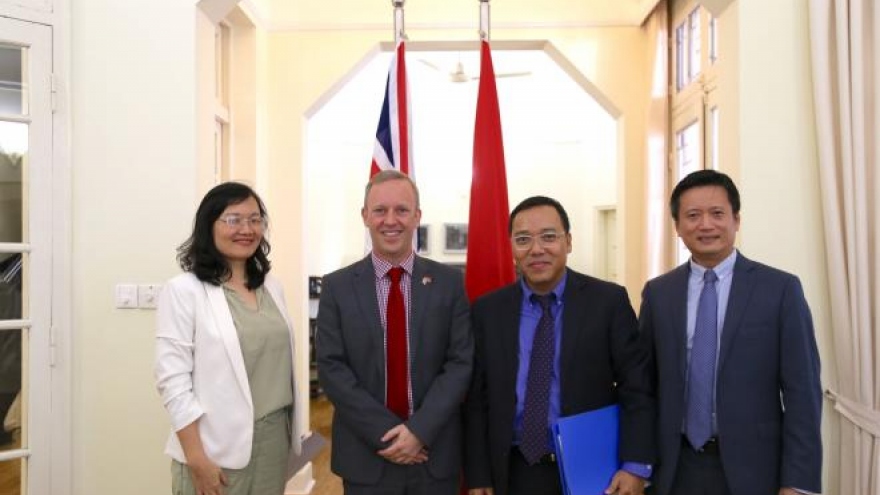 Vietnam, UK seek to bolster business links