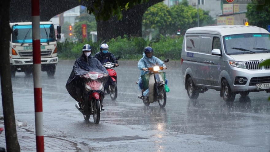 Hanoi braced for heavy rains following heat wave