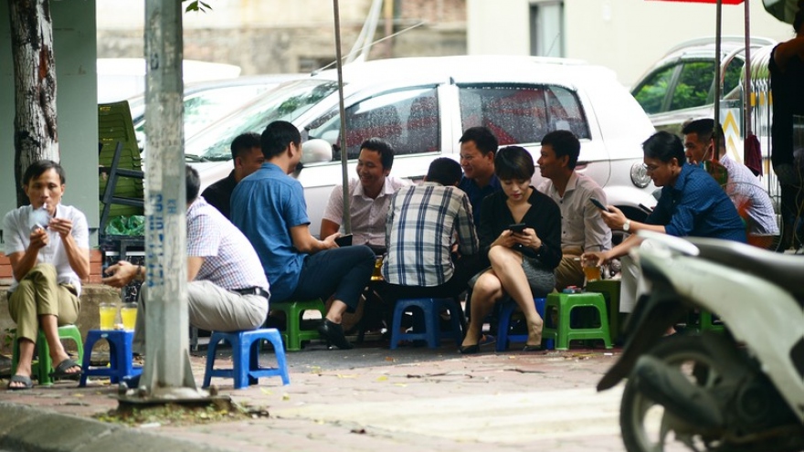 Hanoians remain apathetic on wearing face masks amid COVID-19 threat
