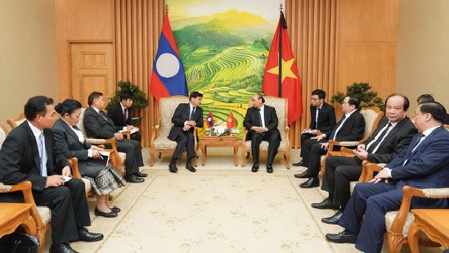 Vietnamese Government chief hosts reception for Lao PM