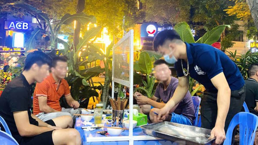 COVID-19: Hanoi beer drinkers raise toast in special way