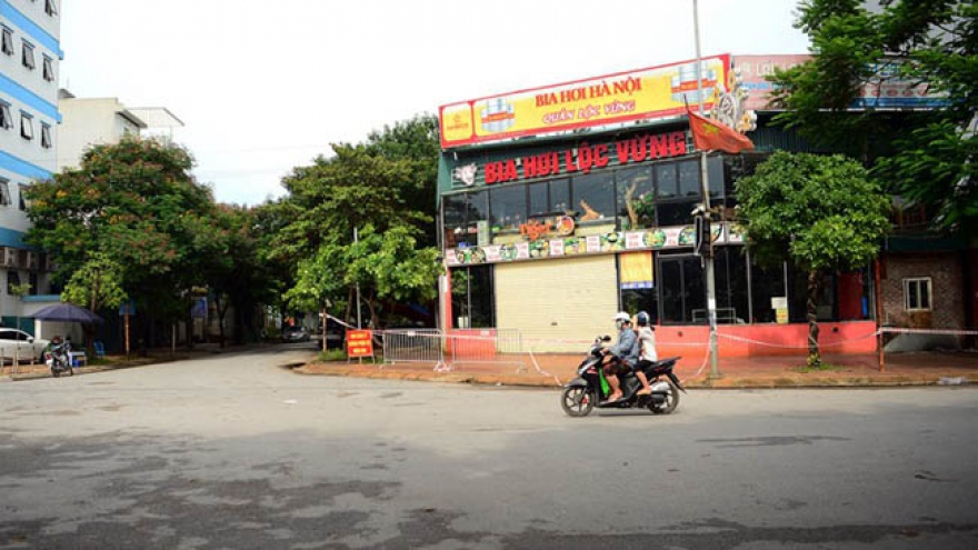 Lockdown put on Hanoi beer restaurant after suspected COVID-19 case detected