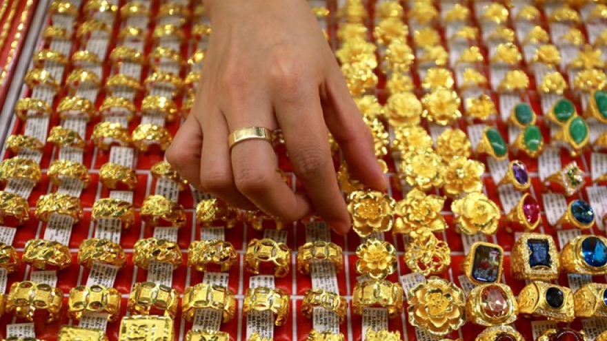 Exports of gems, precious metals enjoy surge in first half