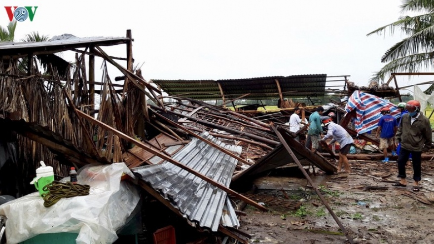 Heavy downpours, whirlwinds wreak havoc in southern Vietnam