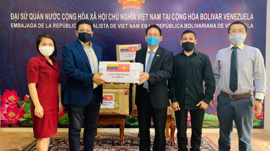 Vietnam donates haul of medical supplies to help Venezuela tackle COVID-19