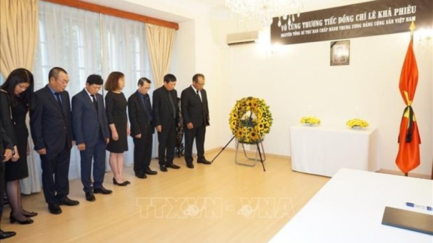 Vietnamese Embassy in Czech Republic pays homage to former Party leader
