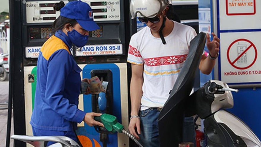 Petrol prices see slight increase amid decline in oil prices