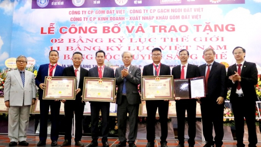 Vietnamese Ceramic Joint Stock Company receives two world records