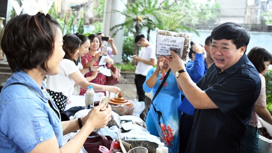 Charity fair marks 75th founding anniversary of VOV