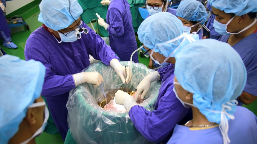 Vietnamese doctors succeed in fifth lung transplant