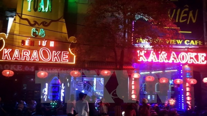 Hanoi permits bars and karaoke businesses to reopen from Sept.16