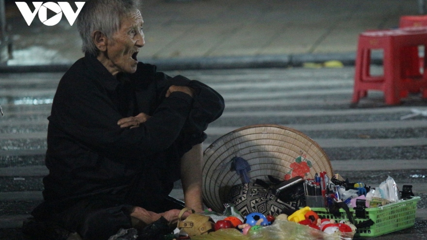Underprivileged people in Hanoi strive to earn a living at night