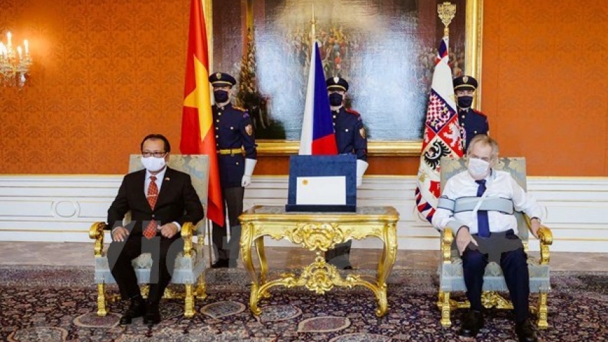 Czech President lauds friendship with Vietnam