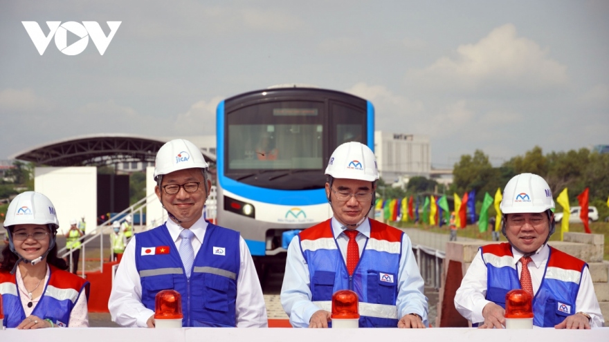 HCM City welcomes first train on Metro Line No 1 Ben Thanh - Suoi Tien