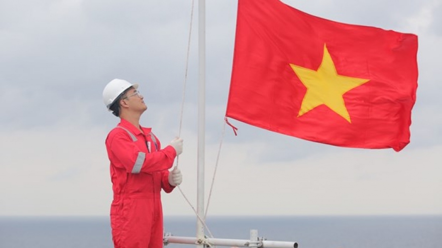 Biendong POC’s flag-salute ceremonies set Guinness Vietnam record