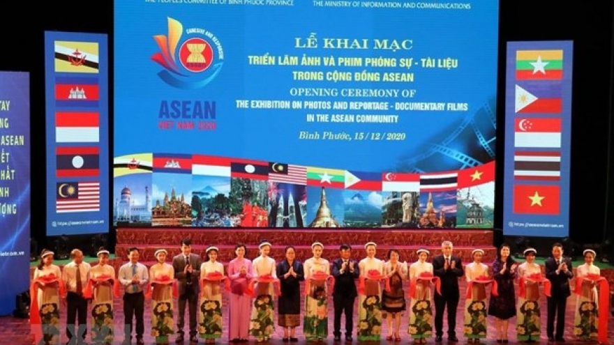 Photo and film exhibition on ASEAN Community underway in Binh Phuoc