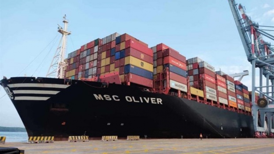 Cai Mep Int’l Terminal receives massive container ship