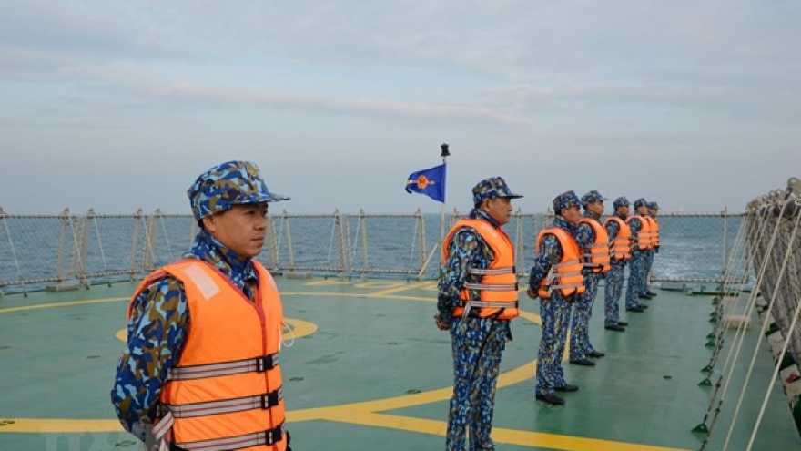 Vietnamese and Chinese coast guards carry out joint patrols in Gulf of Tonkin