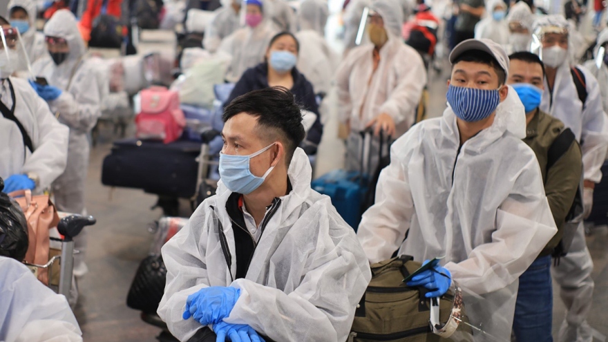 More repatriation flights bring home Vietnamese citizens overseas