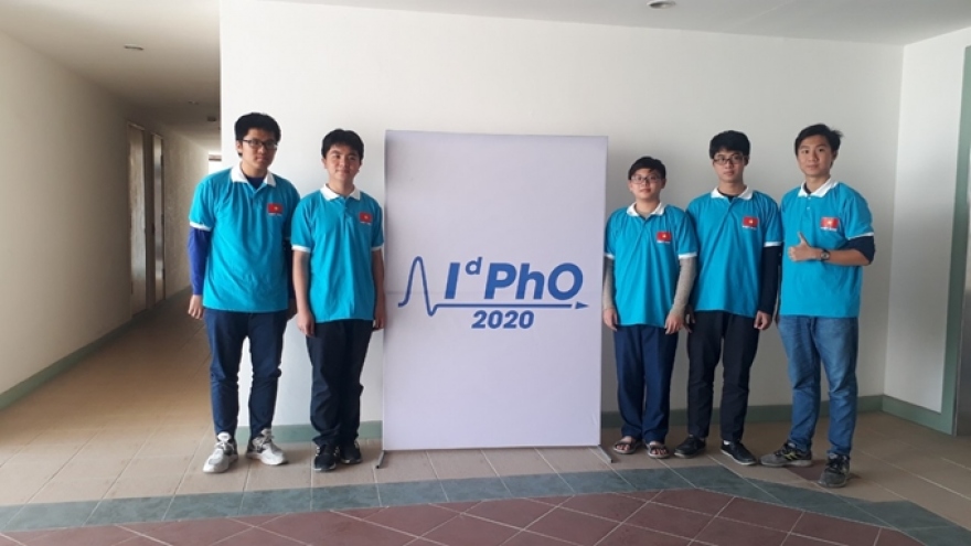 Vietnamese students pick up medals at IdPhO 2020