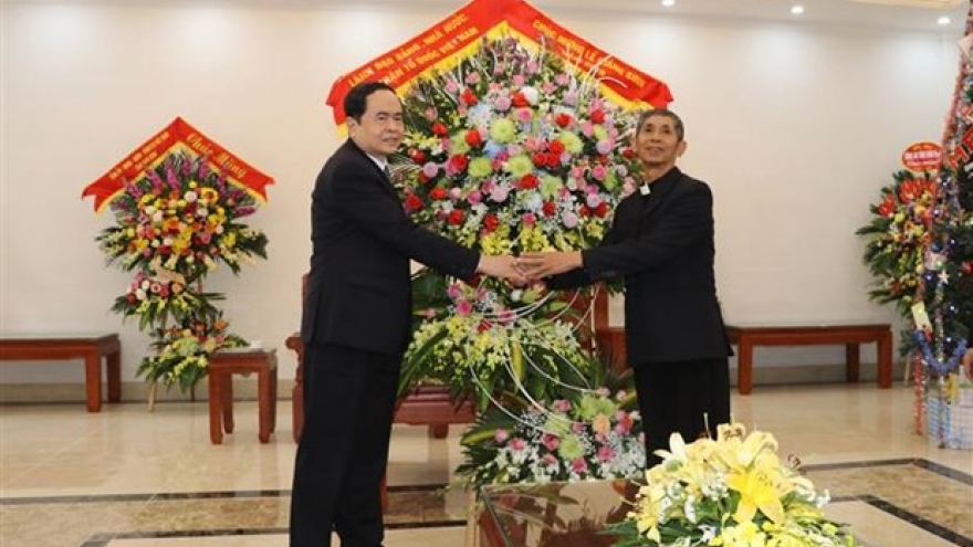 Front leader offers Christmas greetings to Phat Diem Diocese in Ninh Binh