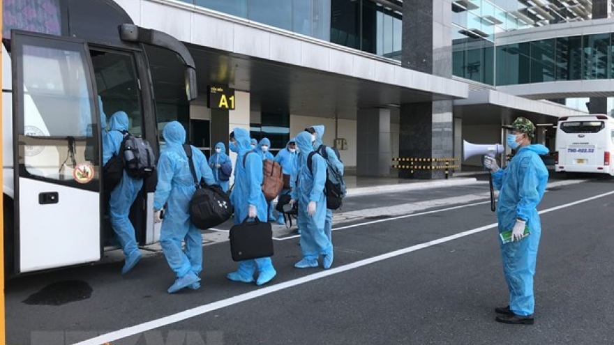 Vietnam Airlines officials suspended from work for loose quarantine management