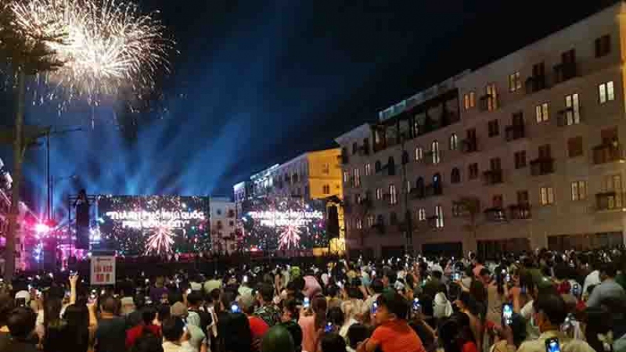 Brilliant firework show celebrates launch of Phu Quoc island city
