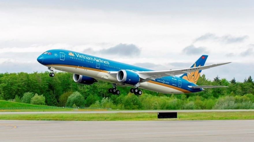 Vietnam Airlines vows best services possible during 13th National Party Congress