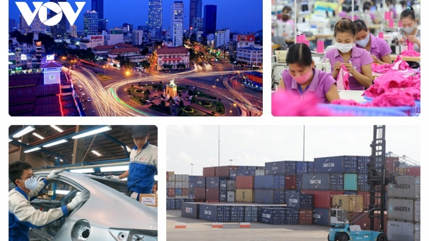 VN economy fights COVID-19 to become top Asian performer: CNBC