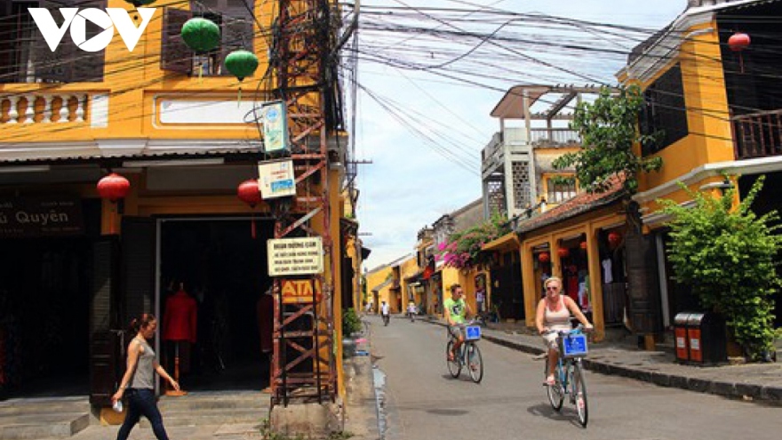 Pedestrian street in Hoi An reopens