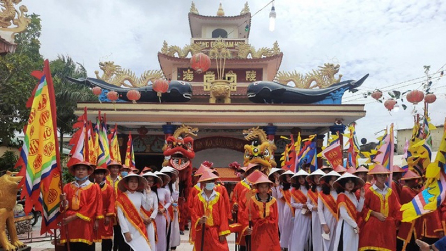 Song Doc Nghinh Ong Festival recognized as national intangible heritage