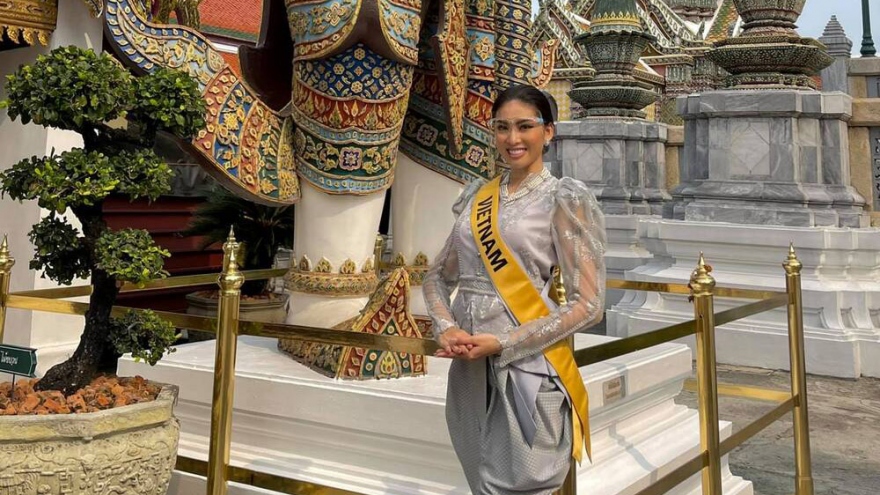 Ngoc Thao shines in Thai costume at Miss Grand International