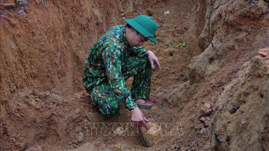 War-time bomb safely removed in residential area in Quang Binh