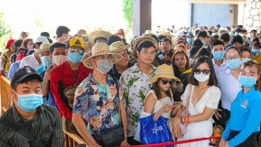 Entertainment areas in Phu Quoc busy again after domestic tourism boost