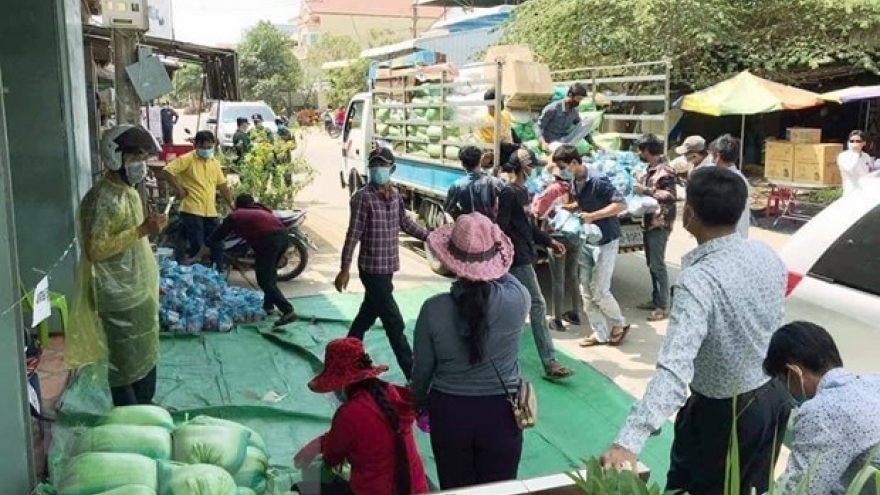 Support delivered to Vietnamese-Cambodians under quarantine in Cambodia
