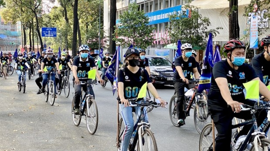 HCM City residents cycle in response to Earth Hour
