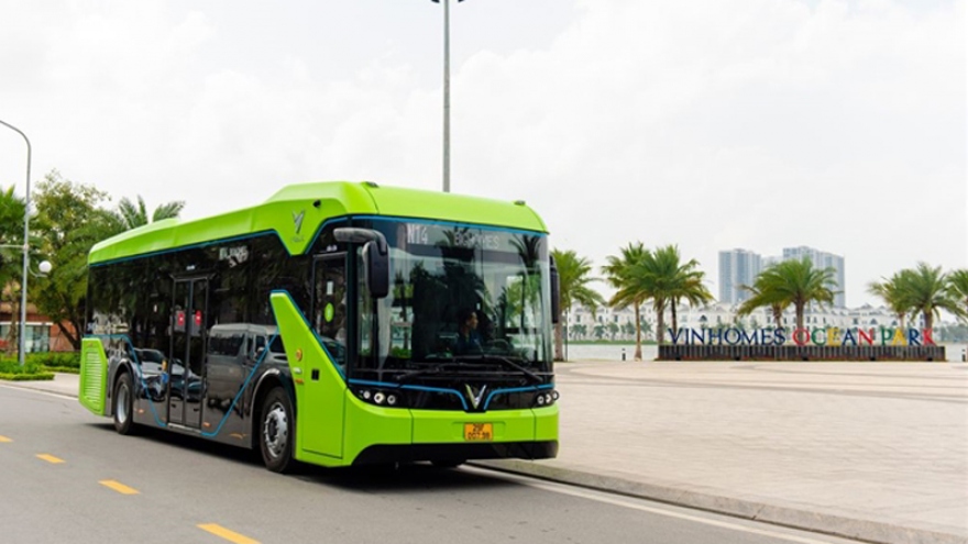 First electric bus VinBus hits the road in Vietnam