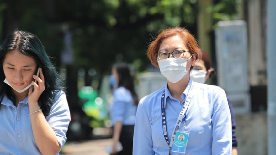 HCM City fines people without face masks