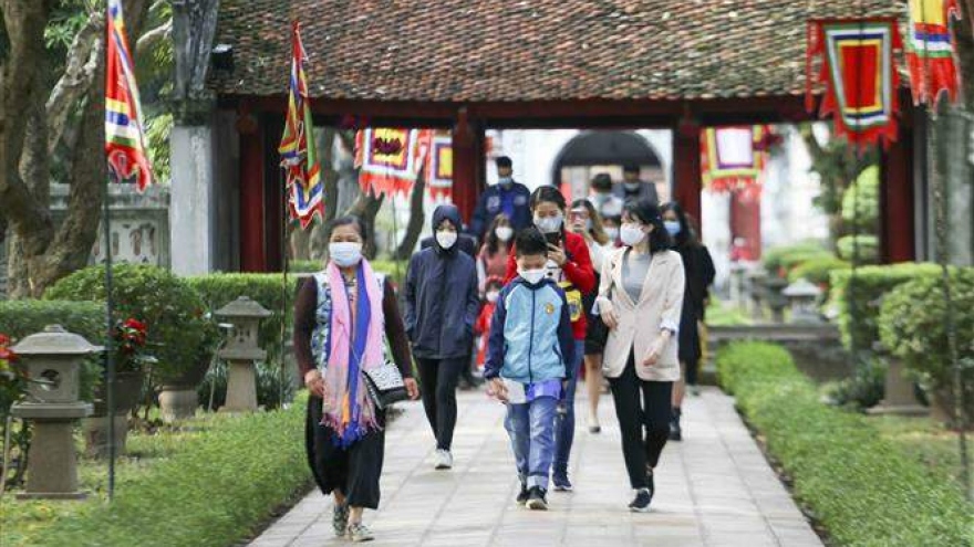 Tourist resorts tighten COVID-19 measures ahead of long public holiday