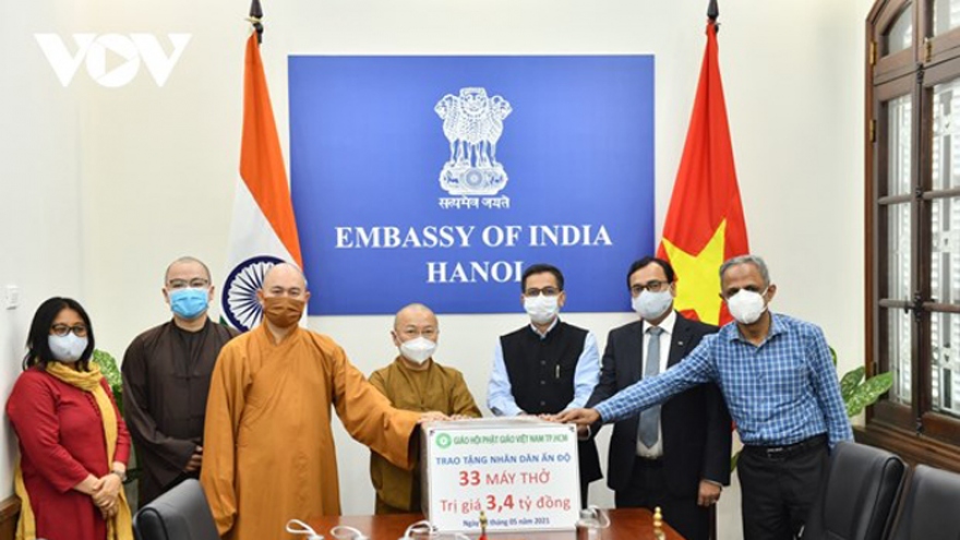 HCM City Buddhist Sangha donates 33 ventilators to India