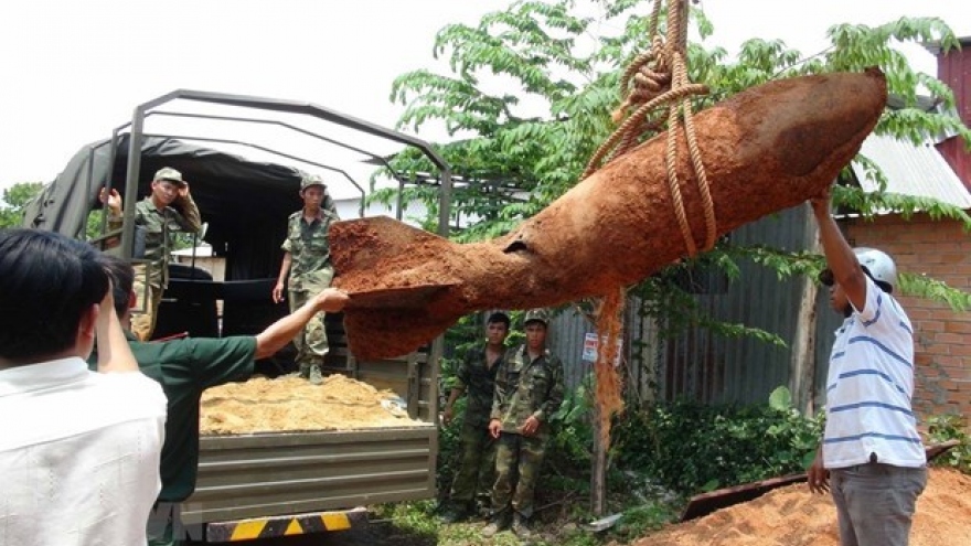 Quang Tri: Big bombs in residential areas safely handled