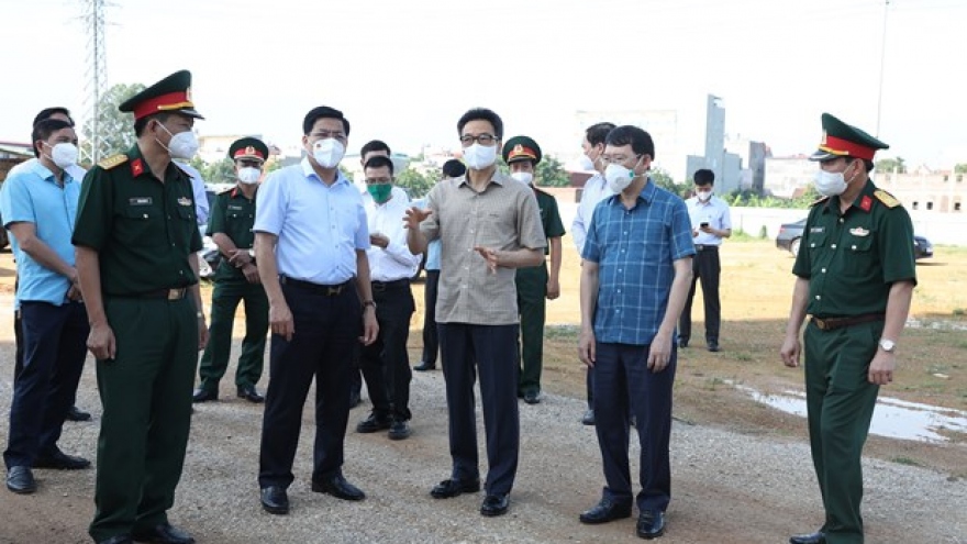 Deputy PM inspects COVID-19 prevention in Bac Giang’s industrial parks