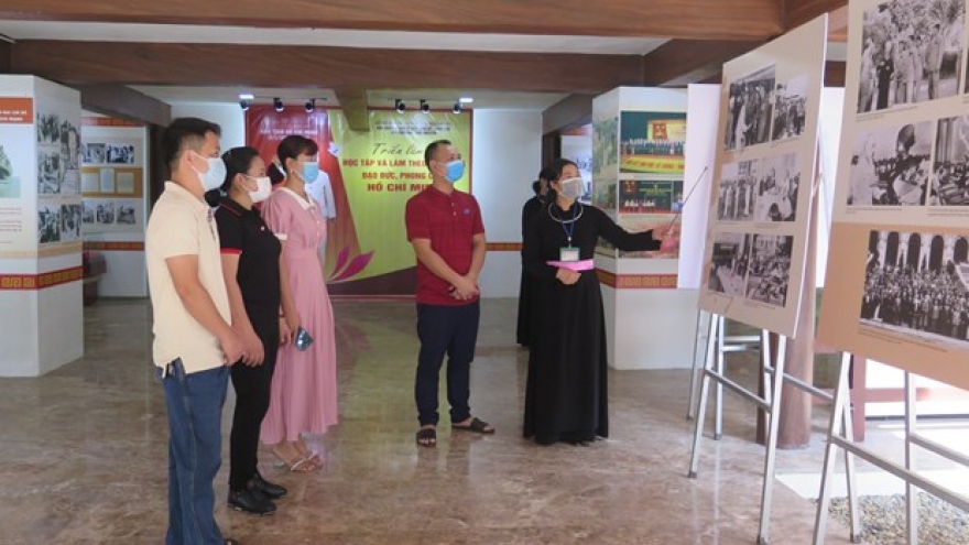 Exhibition on President Ho Chi Minh opens at former revolutionary base