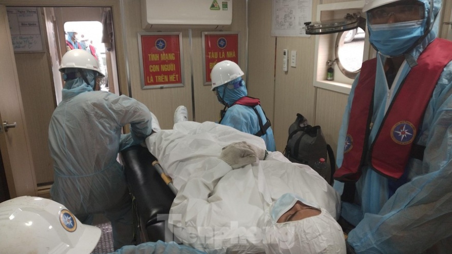 Vietnam rescues sick Filipino sailor off Nha Trang coast