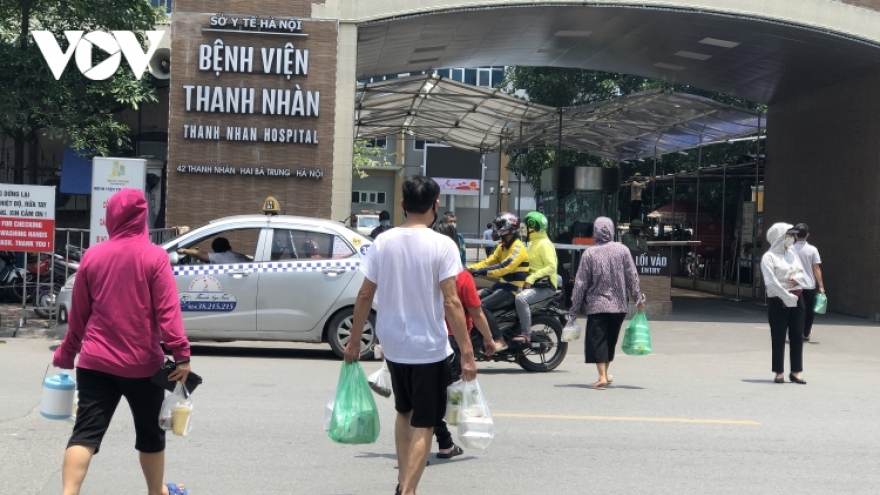 Take-away services mandatory for all eateries surrounding hospitals in Hanoi