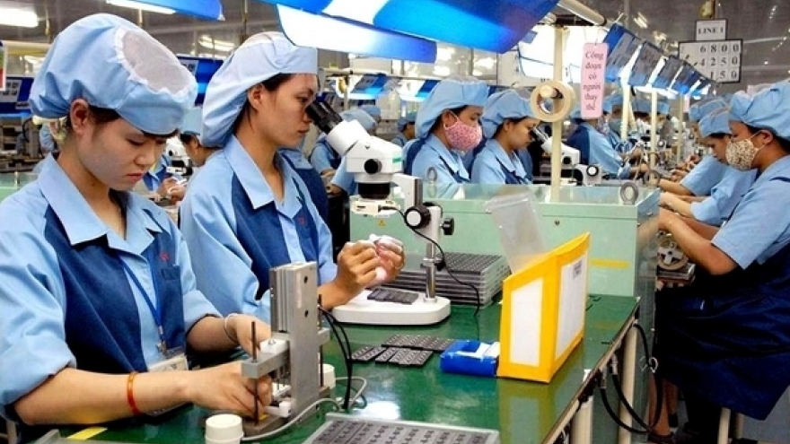 If Vietnam becomes complacent about achievements, it will be left behind: economists