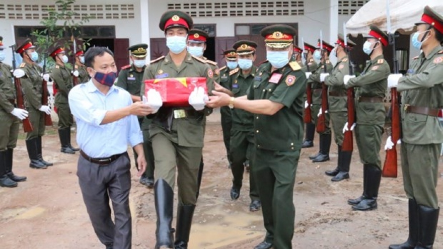 Vientiane ceremony marks repatriation of Vietnamese martyrs’ remains