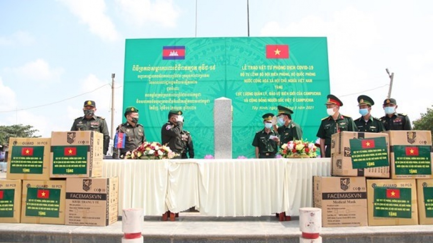 Border guard force presents medical supplies to Cambodia